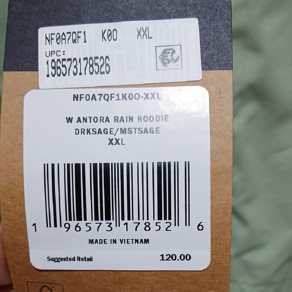 The North Face Green Two-Toned Nylon Hoodie NWT - Picture 3 of 10